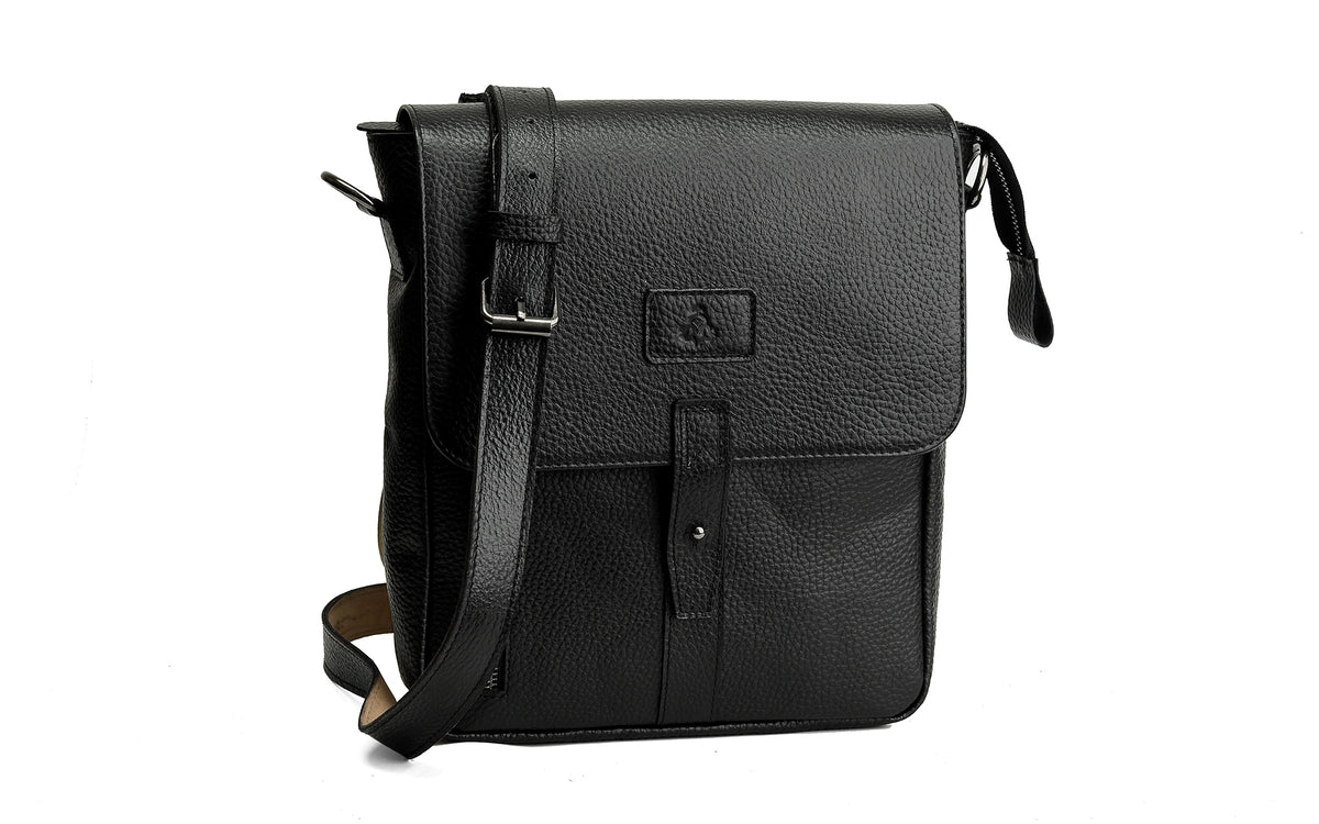 Classic men’s leather crossbody bag, black