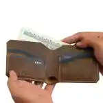 ⁦Vault Leather Wallet – Brown⁩ - الصورة ⁦2⁩