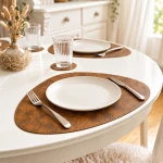 ⁦Vintage Leather Placemat – Organic Shape - Brown⁩ - الصورة ⁦2⁩